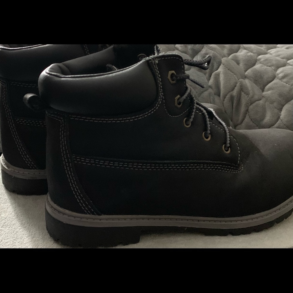 Wonder Nation boys size 6 boots. Used.